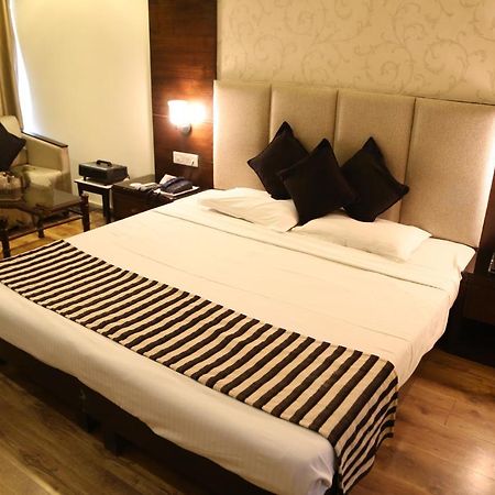 Hotel Parbhat Inn Панчкула Екстер'єр фото