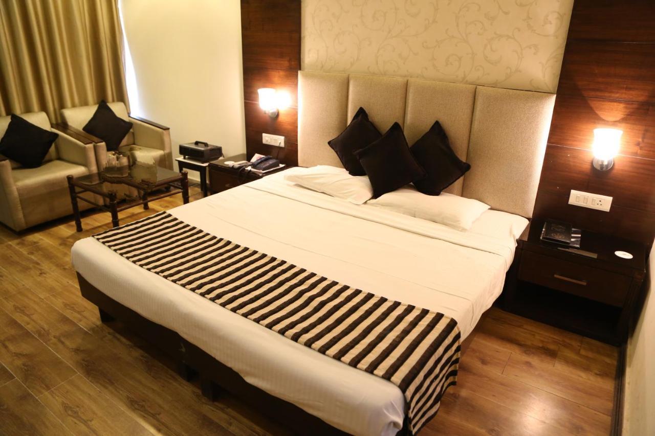 Hotel Parbhat Inn Панчкула Екстер'єр фото