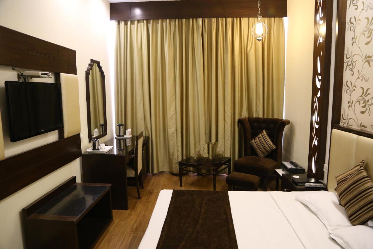 Hotel Parbhat Inn Панчкула Екстер'єр фото