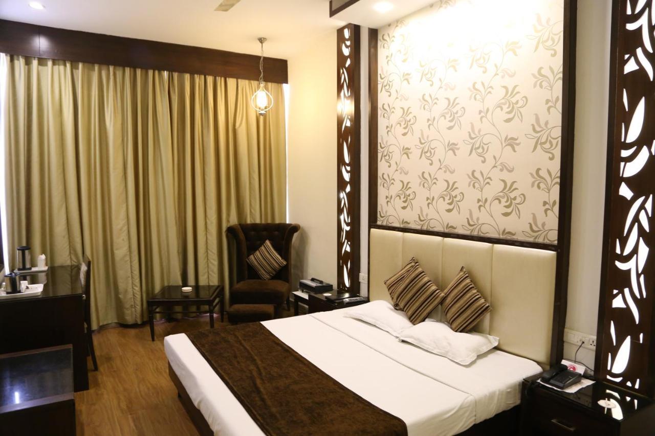Hotel Parbhat Inn Панчкула Екстер'єр фото